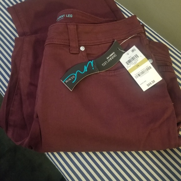 Jeans - Picture 2 of 4